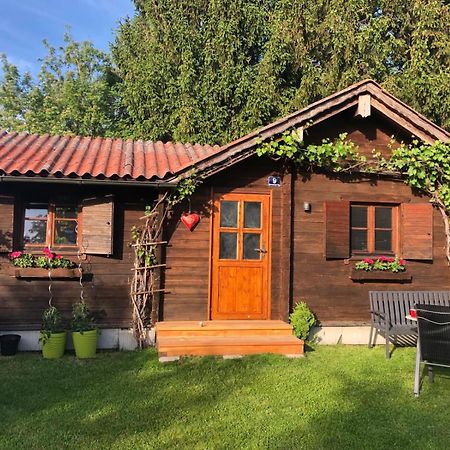 Gemuetliche Blockhuette Mit Grossem Garten Ried im Innkreis Exterior foto